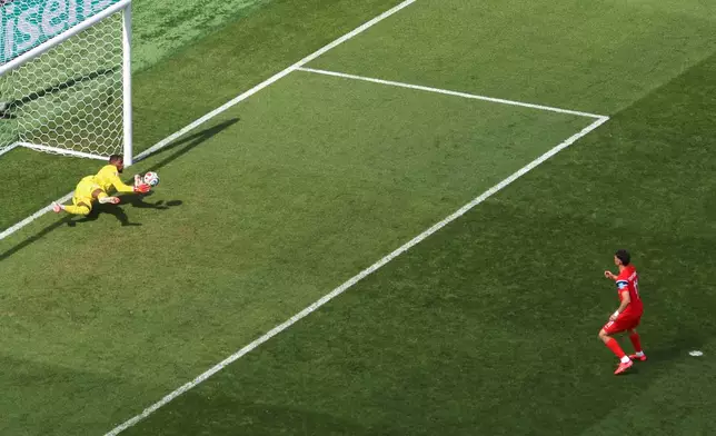 France goalkeeper Mike Maignan (16) saves a penalty kick by Norway's Joergen Strand Larsen (11) during the World Cup Group I soccer match between Norway and France in Foxborough, Mass., near Boston, Friday, June 26, 2026. (AP Photo/Mark Stockwell)