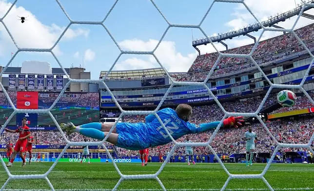 Norway goalkeeper Egil Selvik (13) is beaten by a shot from France's Ousmane Dembele (7) who scores his side's second goal during the World Cup Group I soccer match between Norway and France in Foxborough, Mass., near Boston, Friday, June 26, 2026. (AP Photo/Martin Meissner)