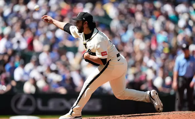 Seattle Mariners relief pitcher Andrés Muñoz throws against the Boston Red Sox during the ninth inning of a baseball game, Sunday, June 21, 2026, in Seattle. (AP Photo/Lindsey Wasson)