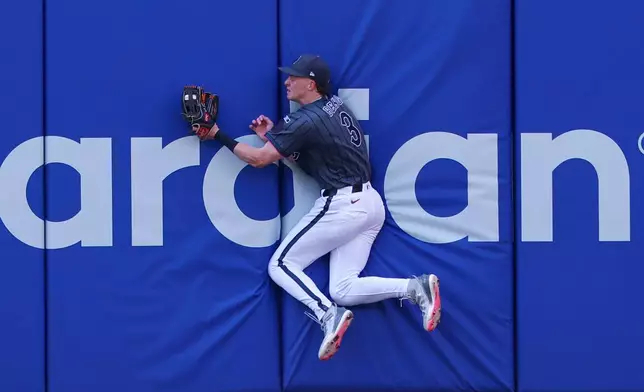 New York Mets' Carson Benge (3) catches a ball hit by Atlanta Braves' Ozzie Albies for an out during the sixth inning of a baseball game, Saturday, June 13, 2026, in New York. (AP Photo/Noah K. Murray)
