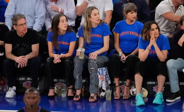 From left: Ben Stiller, Alana Haim, Este Haim, Taylor Swift and Mariska Hargitay watch during the first half of Game 4 of the NBA Finals basketball series between the San Antonio Spurs and the New York Knicks, Wednesday, June 10, 2026, in New York. (AP Photo/Ross D. Franklin)