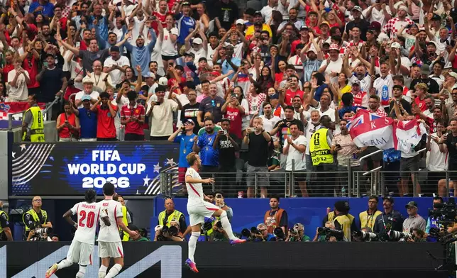 England's Harry Kane, right, celebrates scoring his side's 2nd goal during the World Cup Group L soccer match between England and Croatia in Arlington, Texas, near Dallas, Wednesday, June 17, 2026. (AP Photo/Julio Cortez)