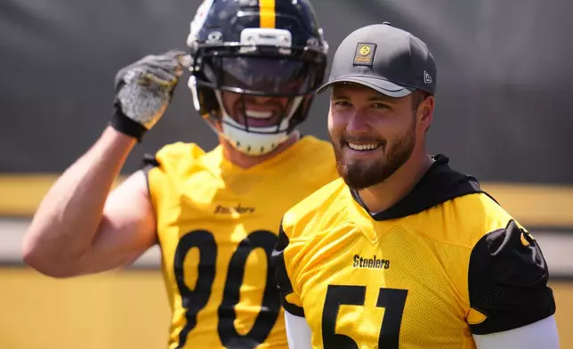 Pittsburgh Steelers linebackers Pittsburgh Steelers linebacker T.J. Watt (90) and Nick Herbig participate in the team's NFL football practice in Pittsburgh, Tuesday, June 2, 2026. (AP Photo/Gene J. Puskar)