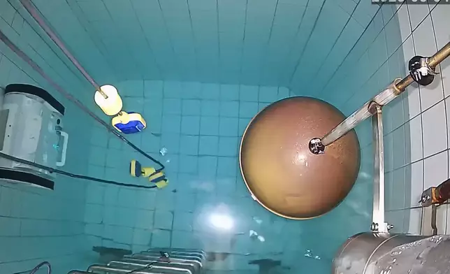 The robot can operate in both water-filled and drained environments and is equipped with an AI-assisted cleaning verification function to analyse contaminated areas.
