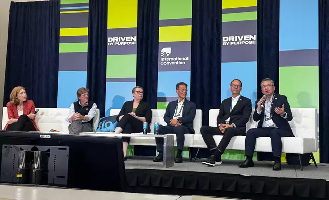 HKSTP CEO Mr Terry Wong (1st from right) attended the "Translating Innovation Across Borders: Creating Global Gateways for Biotech Startups" panel sharing session at BIO 2026.