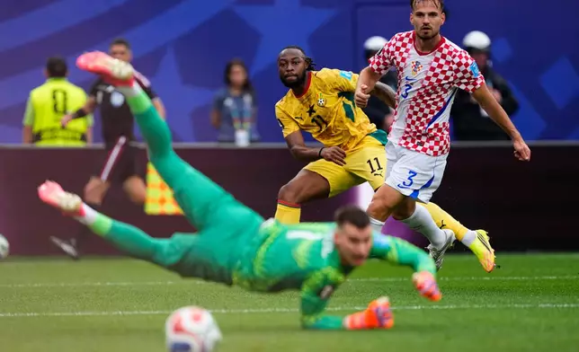 Ghana's Antoine Semenyo (11), center, tries a shot during the World Cup Group L soccer match between Croatia and Ghana in Philadelphia, Saturday, June 27, 2026. (AP Photo/Petr Josek)