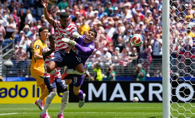 United States' Alex Freeman, center, scores his side's second goal past Australia goalkeeper Patrick Beach during the World Cup Group D soccer match between the United States and Australia in Seattle, Friday, June 19, 2026. (AP Photo/Lindsey Wasson)