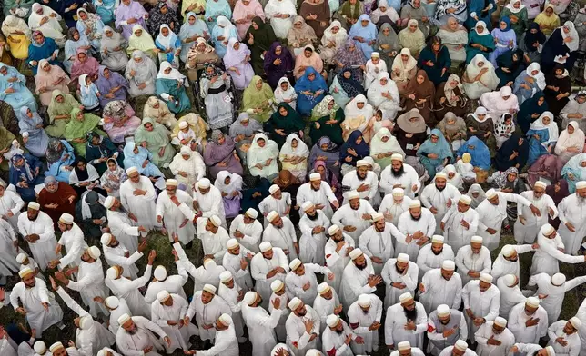 Shiites participate in Muharram processions of the Imam Ali shrine in Najaf, Iraq, Sunday, June 21, 2026, to mark the death of Hussein, the grandson of the Prophet Muhammad in present-day Iraq in the 7th century. (AP Photo/Anmar Khalil)