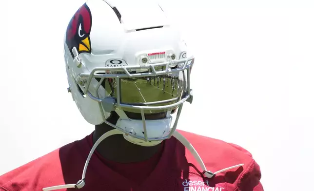 Arizona Cardinals running back Jeremiyah Love works out during the NFL football team's practice, Tuesday, June 9, 2026, in Tempe, Ariz. (AP Photo/Rick Scuteri)