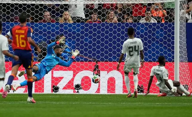 Saudi Arabia goalkeeper Mohammed Alowais fails to stop the opening goal by Spain's Lamine Yamal during the World Cup Group H soccer match between Spain and Saudi Arabia in Atlanta, Sunday, June 21, 2026. (AP Photo/Mike Stewart)