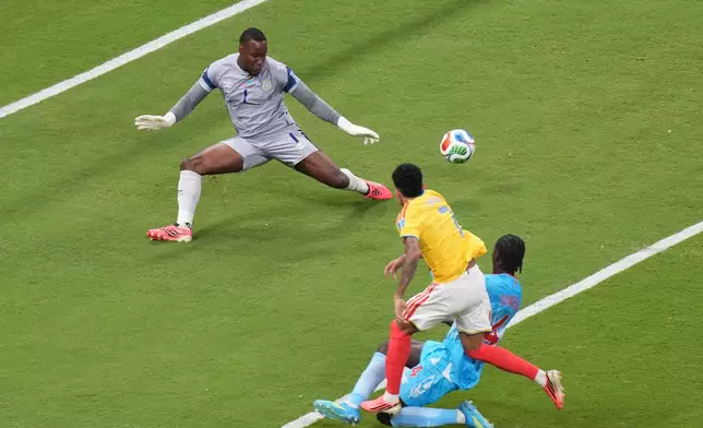 Colombia's Luis Diaz (7) makes an attempt to score against Congo goalkeeper Lionel Mpasi (1) during the World Cup Group K soccer match between Colombia and Congo in Zapopan, near Guadalajara, Mexico, Tuesday, June 23, 2026. (AP Photo/Silvia Izquierdo)