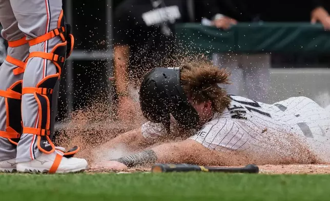 Chicago White Sox's Chase Meidroth scores on a one-run single by Tristan Peters during the seventh inning of a baseball game against the Detroit Tigers in Chicago, Sunday, May 31, 2026. (AP Photo/Nam Y. Huh)