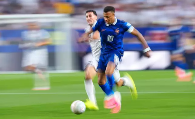 France's Kylian Mbappe (10) runs with the ball during the World Cup Group I soccer match between France and Iraq in Philadelphia, Monday, June 22, 2026. (AP Photo/Petr David Josek)