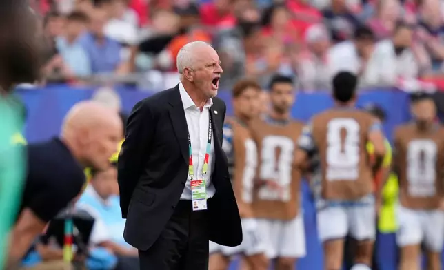 Iraq head coach Graham Arnold gives instructions from the side line during the World Cup Group I soccer match between Iraq and Norway in Foxborough, Mass., near Boston, Tuesday, June 16, 2026. (AP Photo/Charles Krupa)