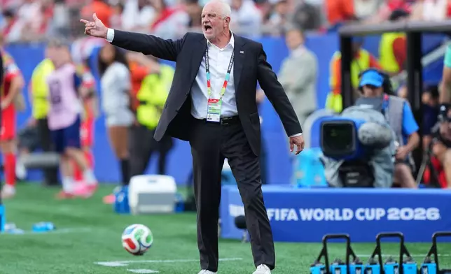 Iraq head coach Graham Arnold gives instructions during the World Cup Group I soccer match between Iraq and Norway in Foxborough, Mass., near Boston, Tuesday, June 16, 2026. (AP Photo/Martin Meissner)