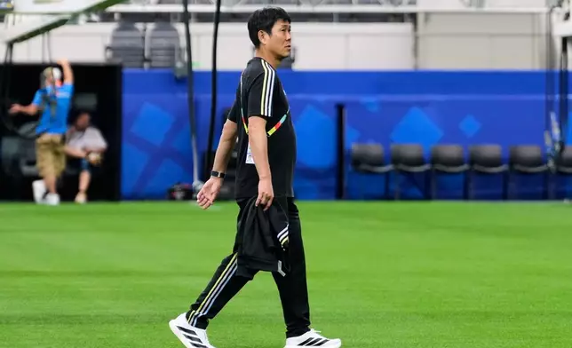 Japan head coach Hajime Moriyasu and his men's national team conduct a walk-through on the pitch ahead of its World Cup soccer tournament Group F match against the Netherlands, Saturday, June 13, 2026, in Arlington, Texas. (AP Photo/Tony Gutierrez)
