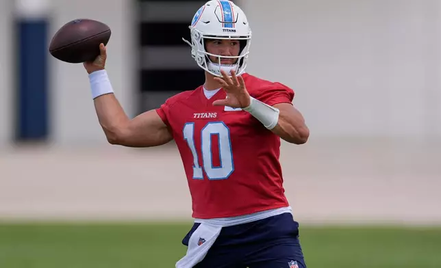 Tennessee Titans quarterback Mitchell Trubisky (10) looks to throw a pass during an NFL football practice Thursday, June 11, 2026, in Nashville, Tenn. (AP Photo/George Walker IV)