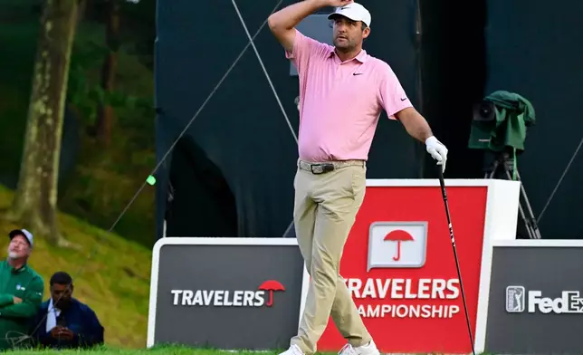 Scottie Scheffler reacts to his tee shot on the 18th hole during the final round of the Travelers Championship golf tournament at TPC River Highlands, Sunday, June 28, 2026, in Cromwell, Conn. (AP Photo/Jessica Hill)