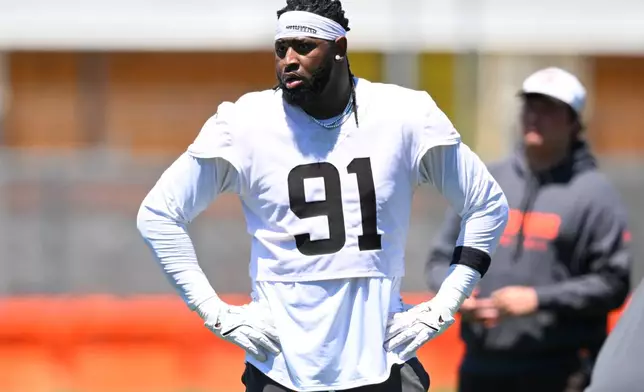 Cleveland Browns defensive end Alex Wright stands on the field during the NFL football team's practice, Wednesday, June 3, 2026, in Berea, Ohio (AP Photo/David Richard)