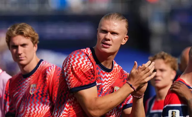 Norway's Erling Haaland applauds at the end of the World Cup Group I soccer match between Norway and France in Foxborough, Mass., near Boston, Friday, June 26, 2026. (AP Photo/Martin Meissner)