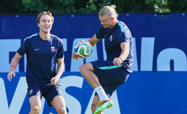 Norway's Erling Haaland exercises with his team during a training session in Foxborough, Mass., near Boston, ahead of the World Cup Group I soccer match between Norway and France, Thursday, June 25, 2026. (AP Photo/Martin Meissner)