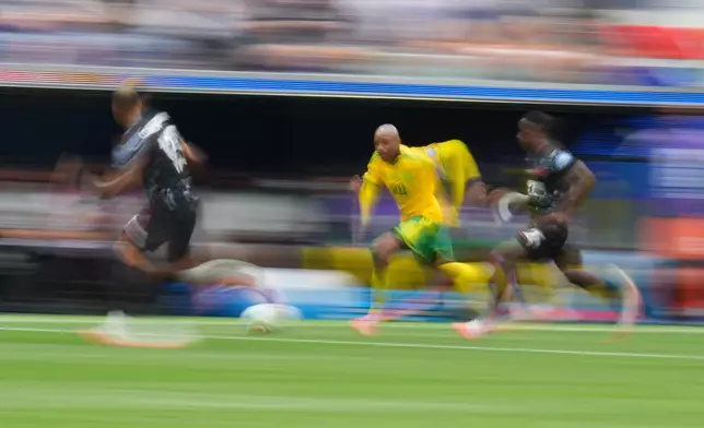 South Africa's Khuliso Mudau (20) in action during the World Cup round of 32 soccer match between South Africa and Canada in Inglewood, Calif., near Los Angeles, Sunday, June 28, 2026. (AP Photo/Manu Fernandez)