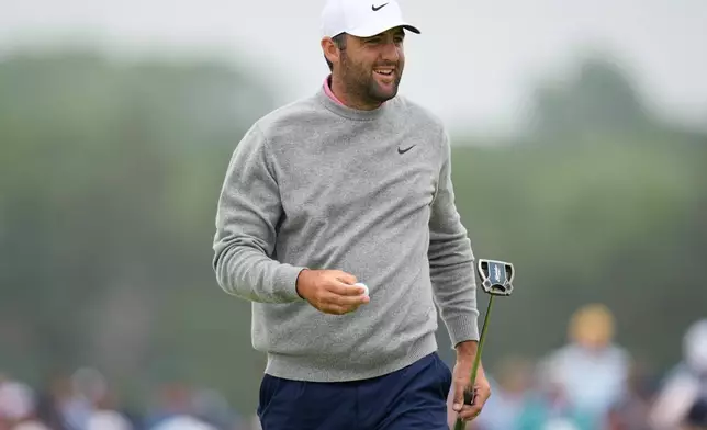 Scottie Scheffler reacts after missing a putt on the fourth hole during the first round of the U.S. Open golf tournament at Shinnecock Hills Golf Club in Southampton, N.Y., Thursday, June 18, 2026.(AP Photo/David J. Phillip)