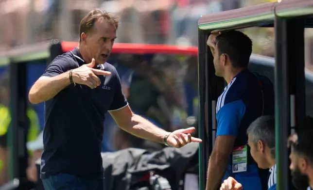 Switzerland head coach Murat Yakin talks to the becnh during the World Cup Group B soccer match between Qatar and Switzerland in Santa Clara, Calif., near San Francisco, Saturday, June 13, 2026. (AP Photo/Eugene Hoshiko)