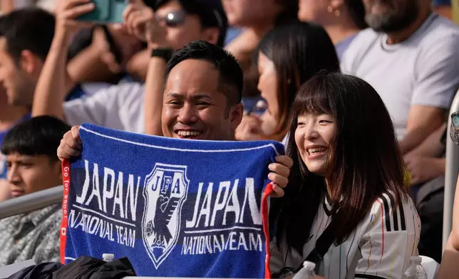 Fans cheer for the Japan national team during a training session Monday, June 8, 2026, in Nashville, Tenn., ahead of the World Cup soccer tournament. (AP Photo/George Walker IV)