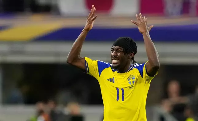 Sweden's Anthony Elanga celebrates scoring his side's opening goal against Japan during the World Cup Group F soccer match in Arlington, Texas, near Dallas, Thursday, June 25, 2026. (AP Photo/Tony Gutierrez)