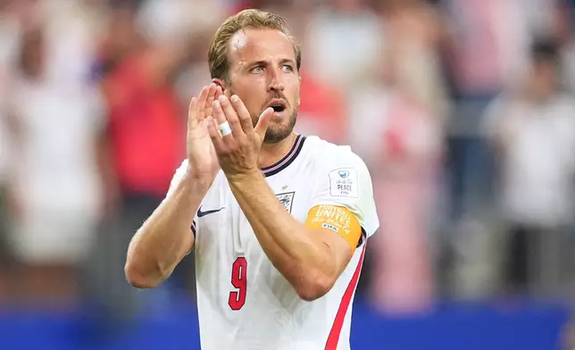 Harry Kane greats fans after the World Cup Group L soccer match between England and Croatia in Arlington, Texas, near Dallas, Wednesday, June 17, 2026. (AP Photo/Julio Cortez)