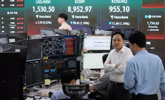 Currency traders work at the foreign exchange dealing room of the Hana Bank headquarters in Seoul, South Korea, Monday, June 22, 2026. (AP Photo/Ahn Young-joon)