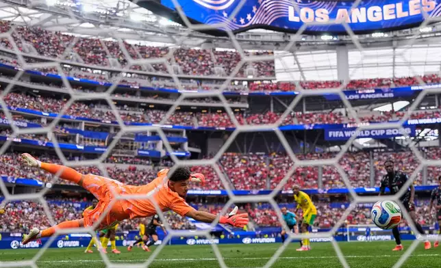 Canada's Stephen Eustaquio (7) scores their opening goal past South Africa goalkeeper Ronwen Williams (1) during the World Cup round of 32 soccer match between South Africa and Canada in Inglewood, Calif., near Los Angeles, Sunday, June 28, 2026. (AP Photo/Mark J. Terrill)