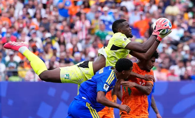 Ivory Coast goalkeeper Yahia Fofana (1) saves during the World Cup Group E soccer match between Curacao and Ivory Coast in Philadelphia, Thursday, June 25, 2026. (AP Photo/Petr David Josek)