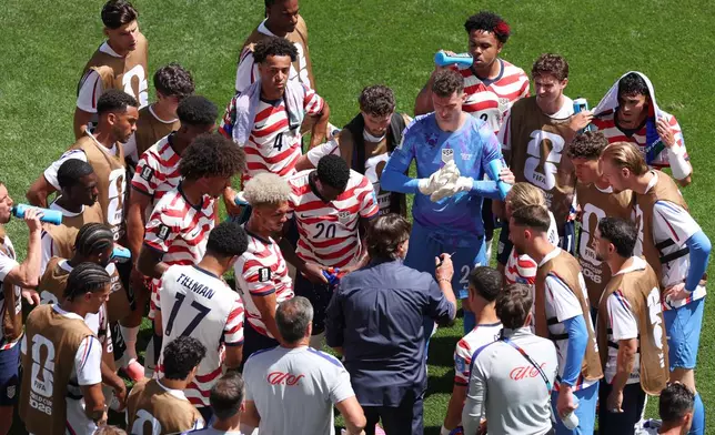 United States head coach Mauricio Pochettino, center, speaks to his players during a hydration break during the World Cup Group D soccer match between the United States and Australia in Seattle, Friday, June 19, 2026. (AP Photo/Maddy Grassy)