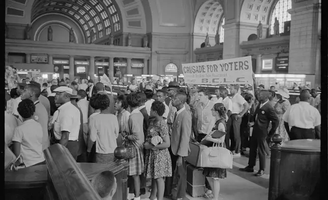 This image provided by the Library of Congress shows people arriving at Union Station before heading to the Lincoln Memorial to take part in the March on Washington, Aug. 28, 1963 (Marion S. Trikosko/Library of Congress via AP)