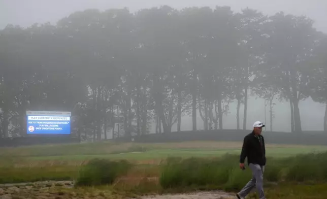 A sign on the third hole shows play was suspended during the first round of the U.S. Open golf tournament at Shinnecock Hills Golf Club in Southampton, N.Y., Thursday, June 18, 2026.(AP Photo/Seth Wenig)