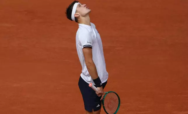 Czech Republic's Jakub Mensik reacts during the semifinal tennis match against Germany's Alexander Zverev at the French Open in Paris, Friday, June 5, 2026. (AP Photo/Aurelien Morissard)