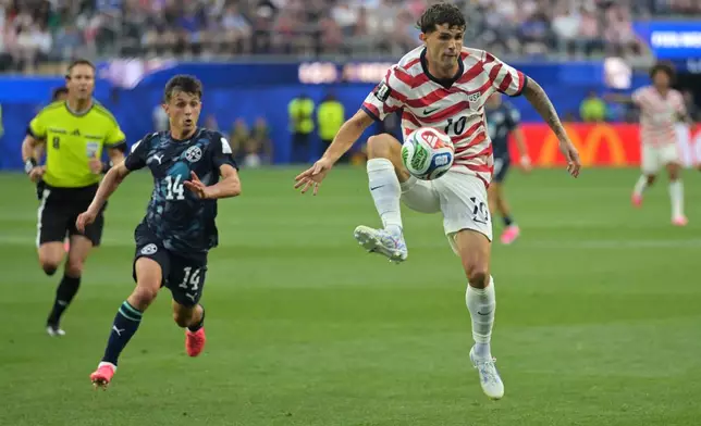 United States' Christian Pulisic (10) controls the ball as Paraguay's Andres Cubas (14) defends during the World Cup Group D soccer match in Inglewood, Calif., near Los Angeles, Friday, June 12, 2026. (AP Photo/Jayne Kamin-Oncea)