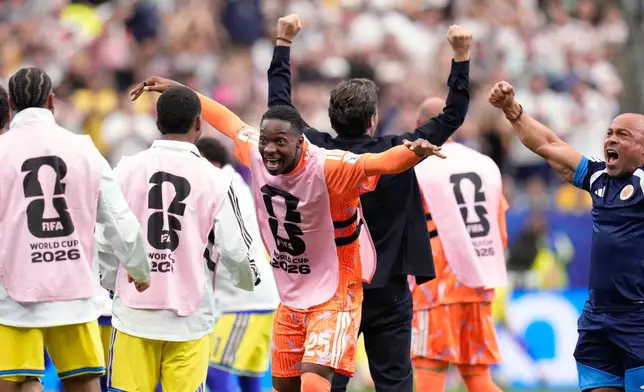Curaçao players on the bench celebrate after Livano Comenencia scored the opening goal during the World Cup Group E soccer match between Germany and Curacao in Houston, Sunday, June 14, 2026. (AP Photo/Karen Warren)