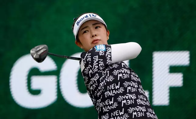 Miyu Yamashita, of Japan, watches her tee shot on the 18th hole during the final round of the Meijer LPGA Classic golf tournament, Sunday, June 21, 2026, in Belmont, Mich. (AP Photo/Al Goldis)