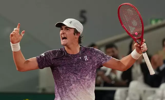 Brazil's Joao Fonseca reacts during the fourth-round tennis match againt Norway's Casper Ruud at the French Open in Paris, Sunday, May 31, 2026. (AP Photo/Thibault Camus)