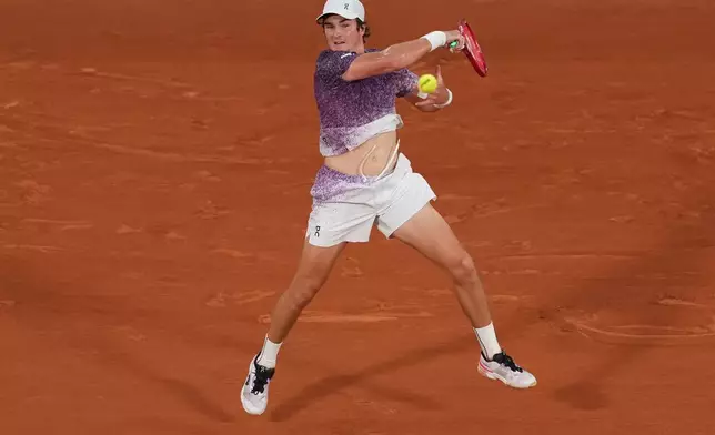 Brazil's Joao Fonseca returns to Norway's Casper Ruud during the fourth-round tennis match at the French Open in Paris, Sunday, May 31, 2026. (AP Photo/Thibault Camus)