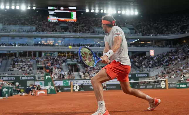 Norway's Casper Ruud returns to Brazil's Joao Fonseca during the fourth-round tennis match at the French Open in Paris, Sunday, May 31, 2026. (AP Photo/Thibault Camus)