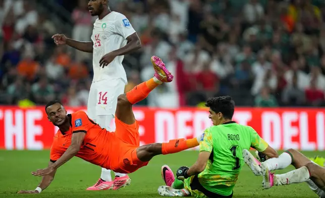 Netherlands' Cody Gakpo (11) scores a goal against Morocco goalkeeper Yassine Bounou (1) during the World Cup round of 32 soccer match between the Netherlands and Morocco in Guadalupe, near Monterrey, Mexico, Monday, June 29, 2026. (AP Photo/Dolores Ochoa)