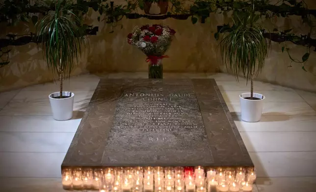 Antoni Gaudí's tomb is photographed inside crypt of Gaudí beneath the Sagrada Família as crowds of visitors fill the basilica above in Barcelona, Spain, May 15, 2026. (AP Photo/Emilio Morenatti)