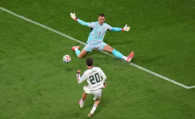 Mexico's Mateo Chavez (20) shoots and scores their opening goal against Czechia goalkeeper Matej Kovar (1) during the World Cup Group A soccer match between Czechia and Mexico in Mexico City, Wednesday, June 24, 2026. (AP Photo/Eduardo Verdugo)