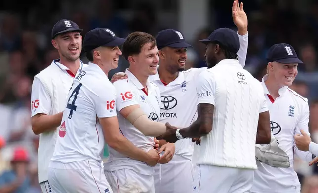 England's Sonny Baker, third left, celebrates taking the wicket of New Zealand's Rachin Ravindra on day one of the second cricket test between England and New Zealand in London, Wednesday, June 17, 2026. (Ben Whitley/PA via AP)