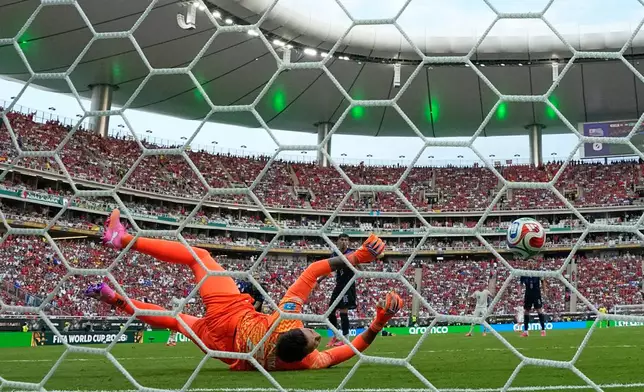Uruguay goalkeeper Fernando Muslera (23) is beaten by a shot from Spain's Alex Baena (15) for the opining goal during the World Cup Group H soccer match between Uruguay and Spain in Zapopan, near Guadalajara, Mexico, Friday, June 26, 2026. (AP Photo/Natacha Pisarenko )