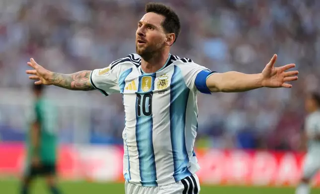 Argentina's Lionel Messi (10) celebrates after scoring the opening goal during the World Cup Group J soccer match between Argentina and Algeria in Kansas City, Mo., Tuesday, June 16, 2026. (AP Photo/Ed Zurga)